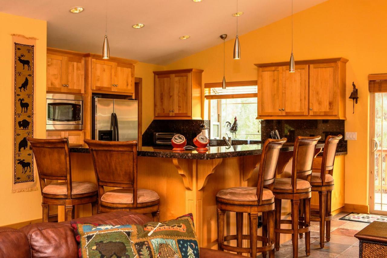 5-Star Luxury Tahoe Cabin! Great Location! Pool Table!Darts! Poker! Ping Pong! Games! South Lake Tahoe Kültér fotó