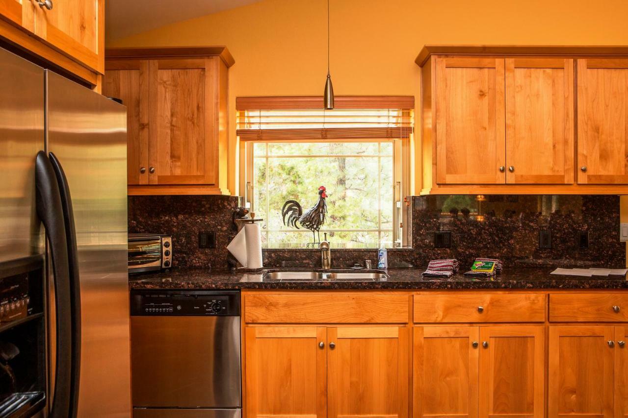 5-Star Luxury Tahoe Cabin! Great Location! Pool Table!Darts! Poker! Ping Pong! Games! South Lake Tahoe Kültér fotó