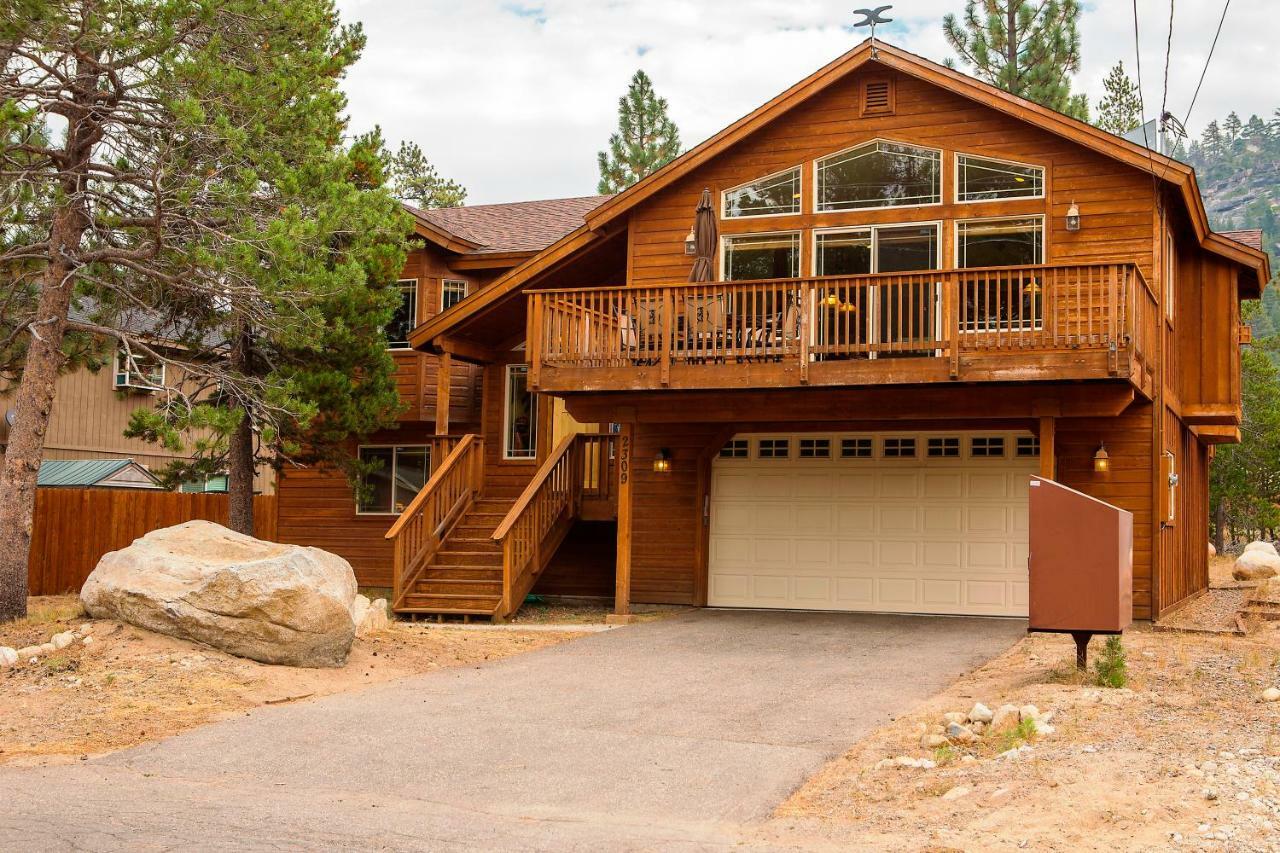 5-Star Luxury Tahoe Cabin! Great Location! Pool Table!Darts! Poker! Ping Pong! Games! South Lake Tahoe Kültér fotó